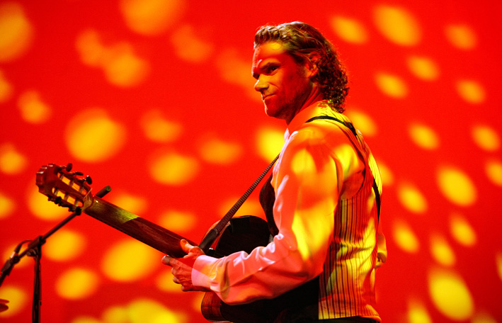 Jesse Cook : World Music in one guitar
