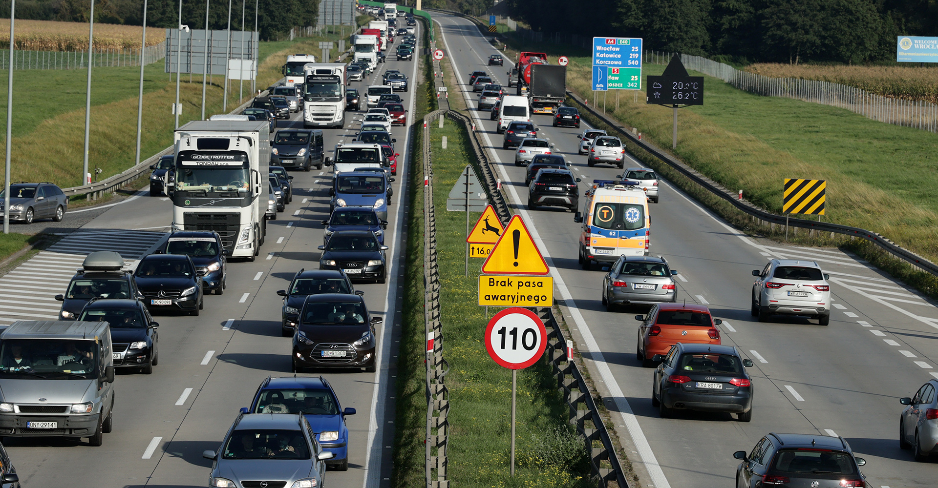 Kolizja na A4 w kierunku Wrocławia. Zderzyły się cztery samochody