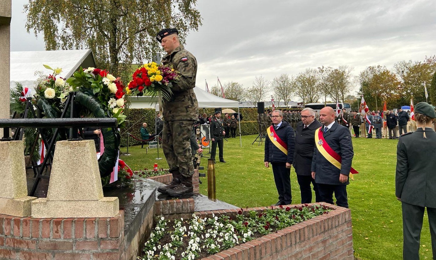 ho-d-wroc-awian-dla-o-nierzy-gen-maczka-uroczysto-ci-w-bredzie-w