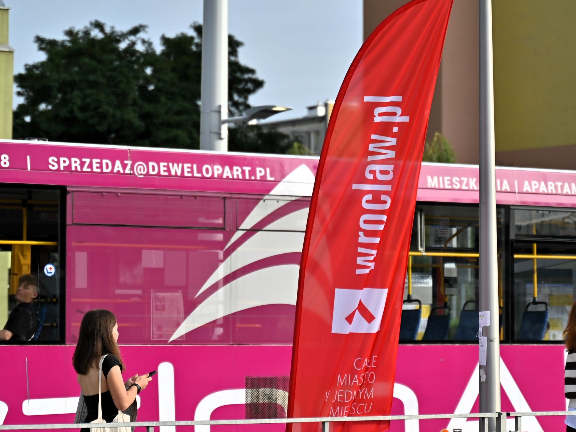 <p>"Krzyż&oacute;wka" na Nowym Dworze i miejsce rozdawania biuletynu ze zmianami w kursowaniu tramwaj&oacute;w i autobus&oacute;w.&nbsp;</p>
