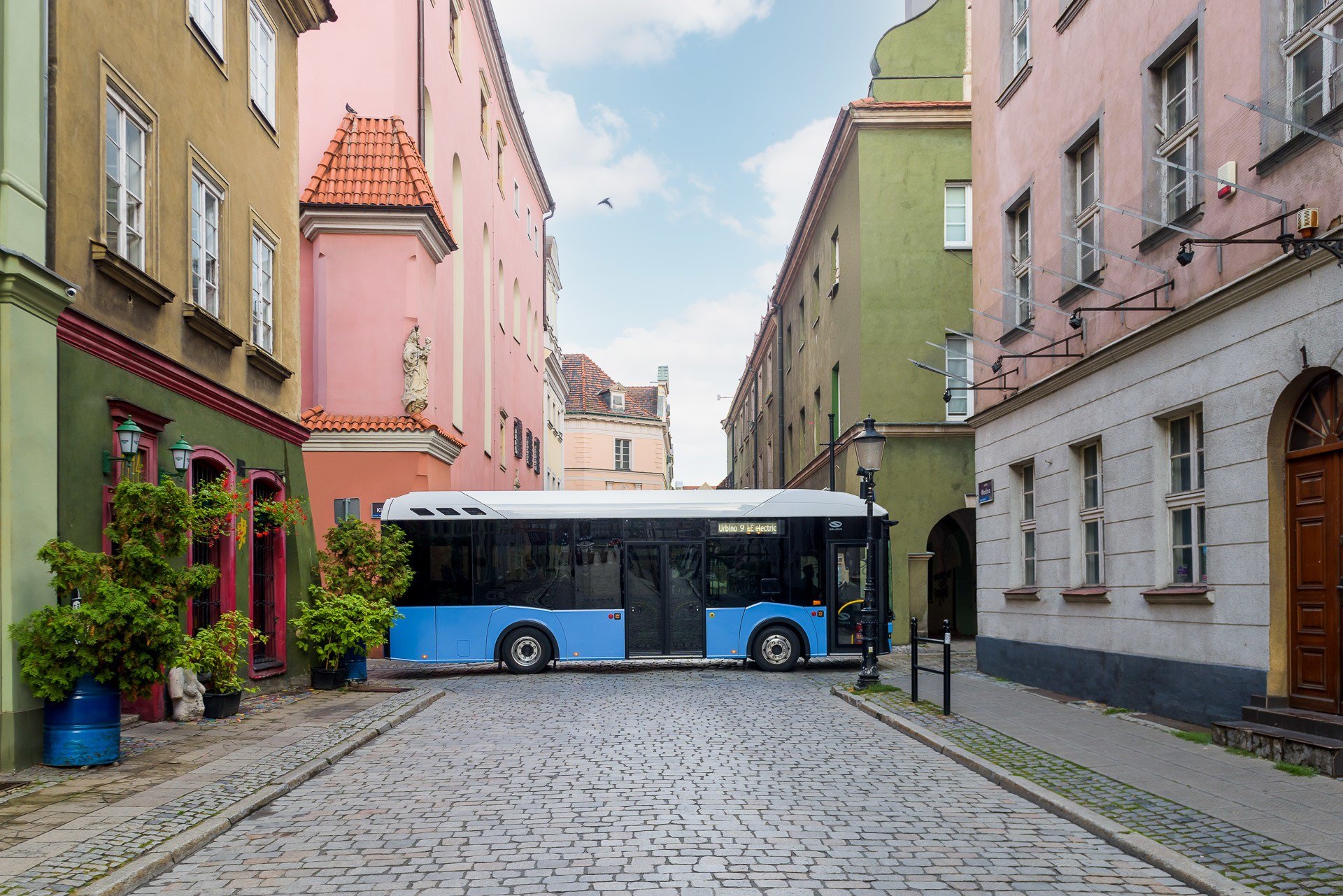 Tak prezentuje się Solaris Urbino 9 LE electric.
