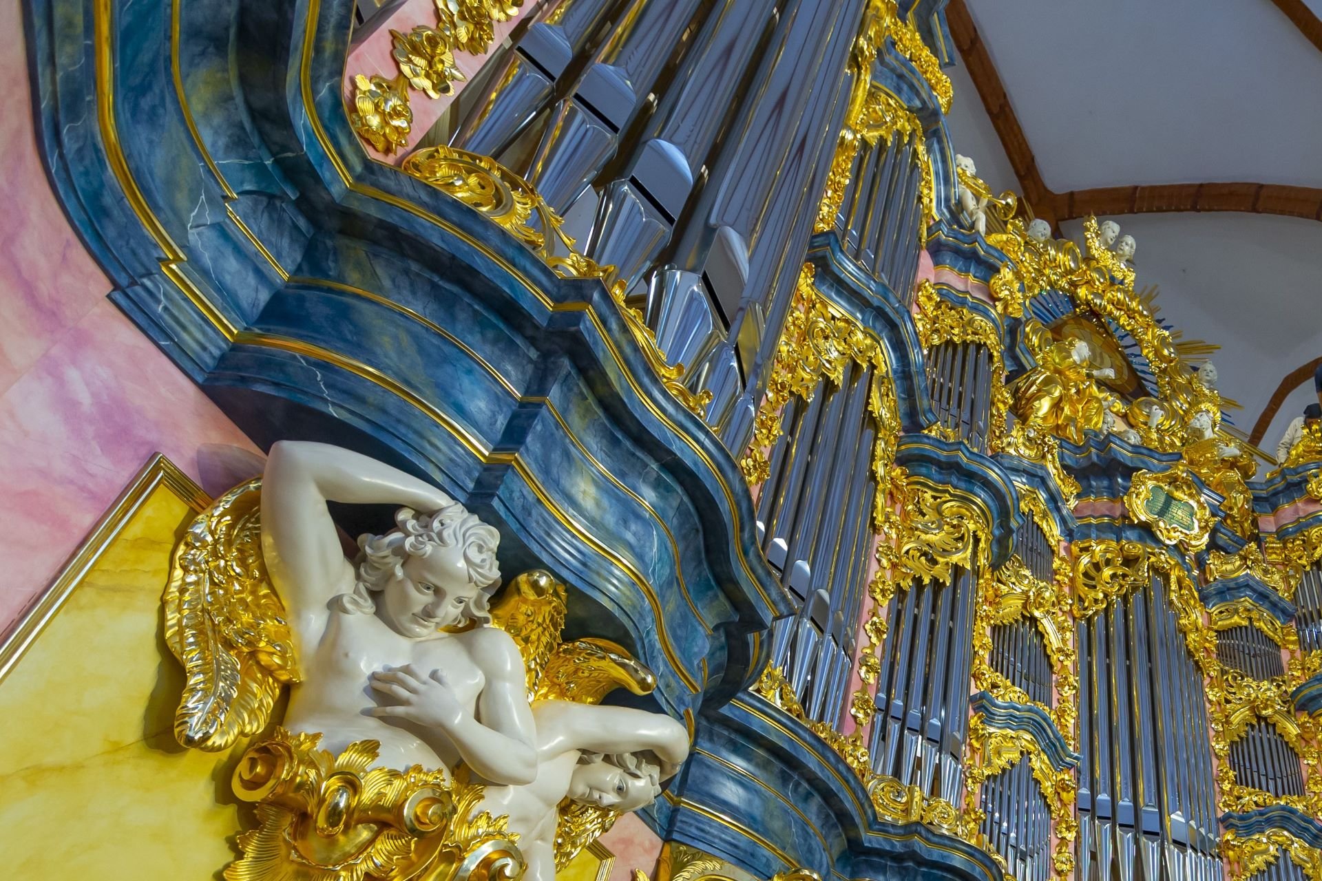 Powiększ obraz: Organy w kościele Garnizonowym.