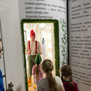Zdjęcie wydarzenia Dom Krasnali –  zwiedzanie z przewodnikiem Krasnalem Gawędziarzem
