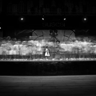 Zdjęcie wydarzenia „Ars Lumen – Sztuka Światła” wystawa fotografii Radka von Hirschberga [Noc Muzeów 2025]