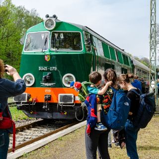 Zdjęcie wydarzenia Majówka z Klubem Sympatyków Kolei: Hefajstosem do Wolsztyna i pociągiem w Góry Sowie
