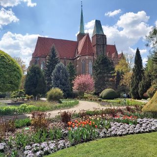 Spacer rodzinny „Szlakiem legend, czyli tajemnice zabytków Ostrowa Tumskiego” [Noc Muzeów 2025]