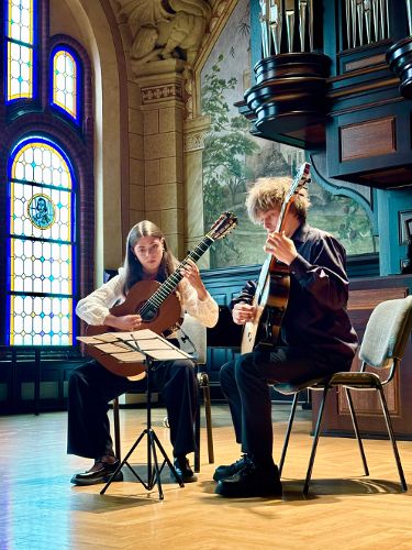 Zdjęcie wydarzenia Duet gitarowy – Zuzanna Zych i Wojciech Jakubowski