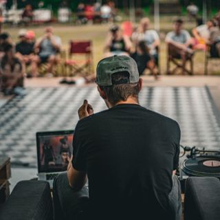 Zdjęcie wydarzenia Pop. Spektakularne sukcesy i ciemne sekrety największych gwiazd muzyki popularnej [wykład]