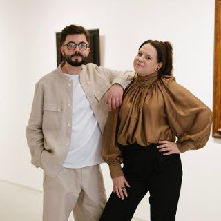 Zdjęcie wydarzenia Oprowadzanie autorsko-kuratorskie po wystawie "Tomasz Poznysz/ Pod skórą" w Galerii Miejskiej