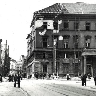 Zdjęcie wydarzenia Zapisane w murach i pamięci: Spacer śladami albumu z lat 1945-1946