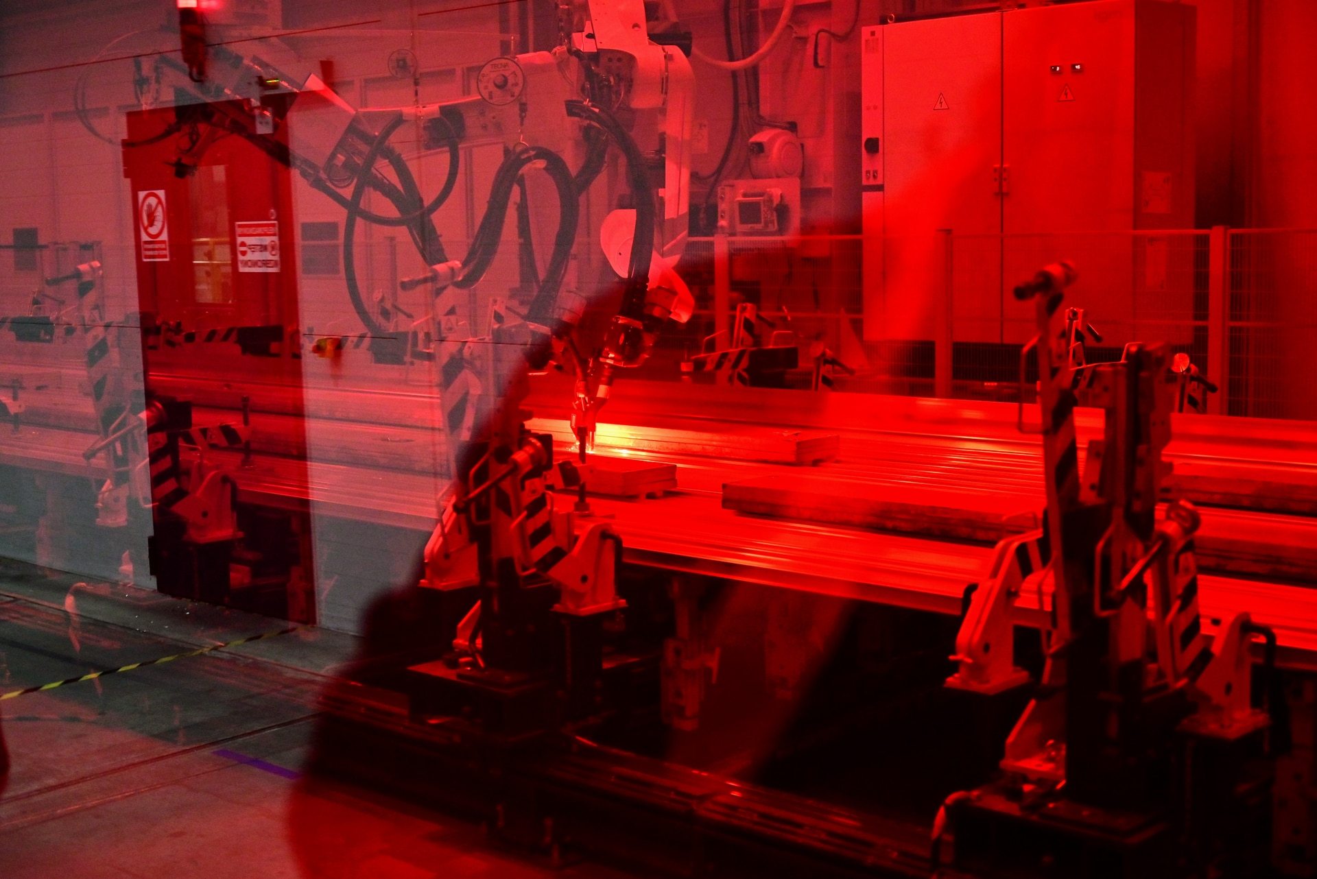 Nowoczesna linia spawania aluminium z robotem spawającym