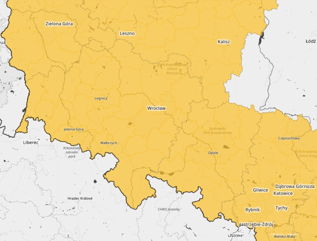 Mapa IMGW z godziny 12:00 4 maja przedstawia obszar objęty ostrzeżeniem 1. stopnia