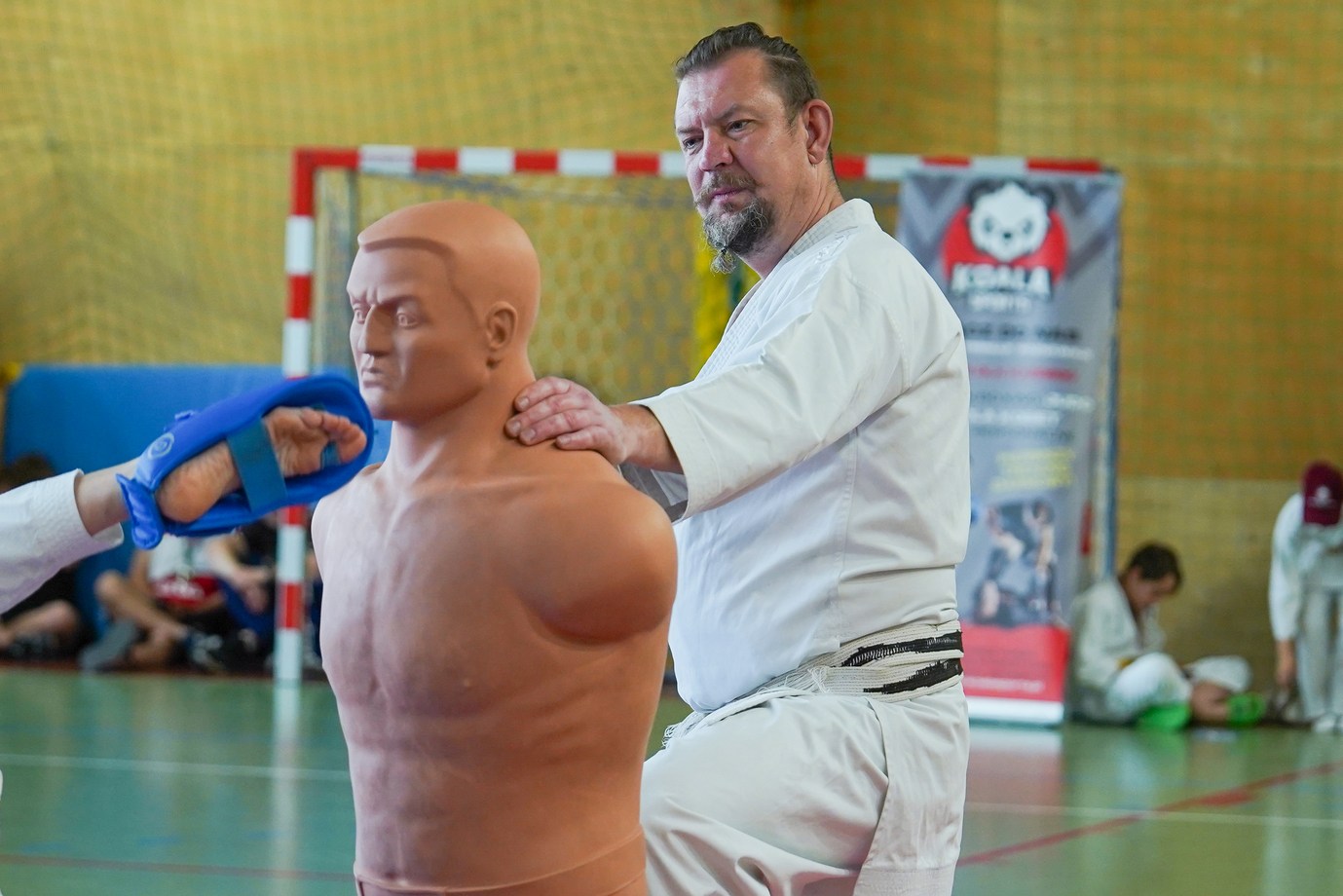 Dawid Graczyk, nauczyciel historii w IV LO oraz trener karate