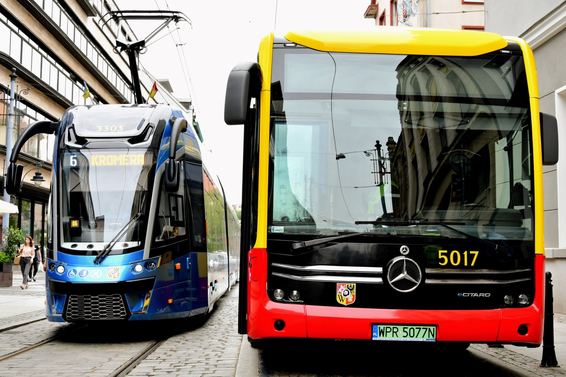 Po wakacjach na linii K kursować będą autobusy elektryczne takie jak ten na zdjęciu - Mercedesy eCitaro.