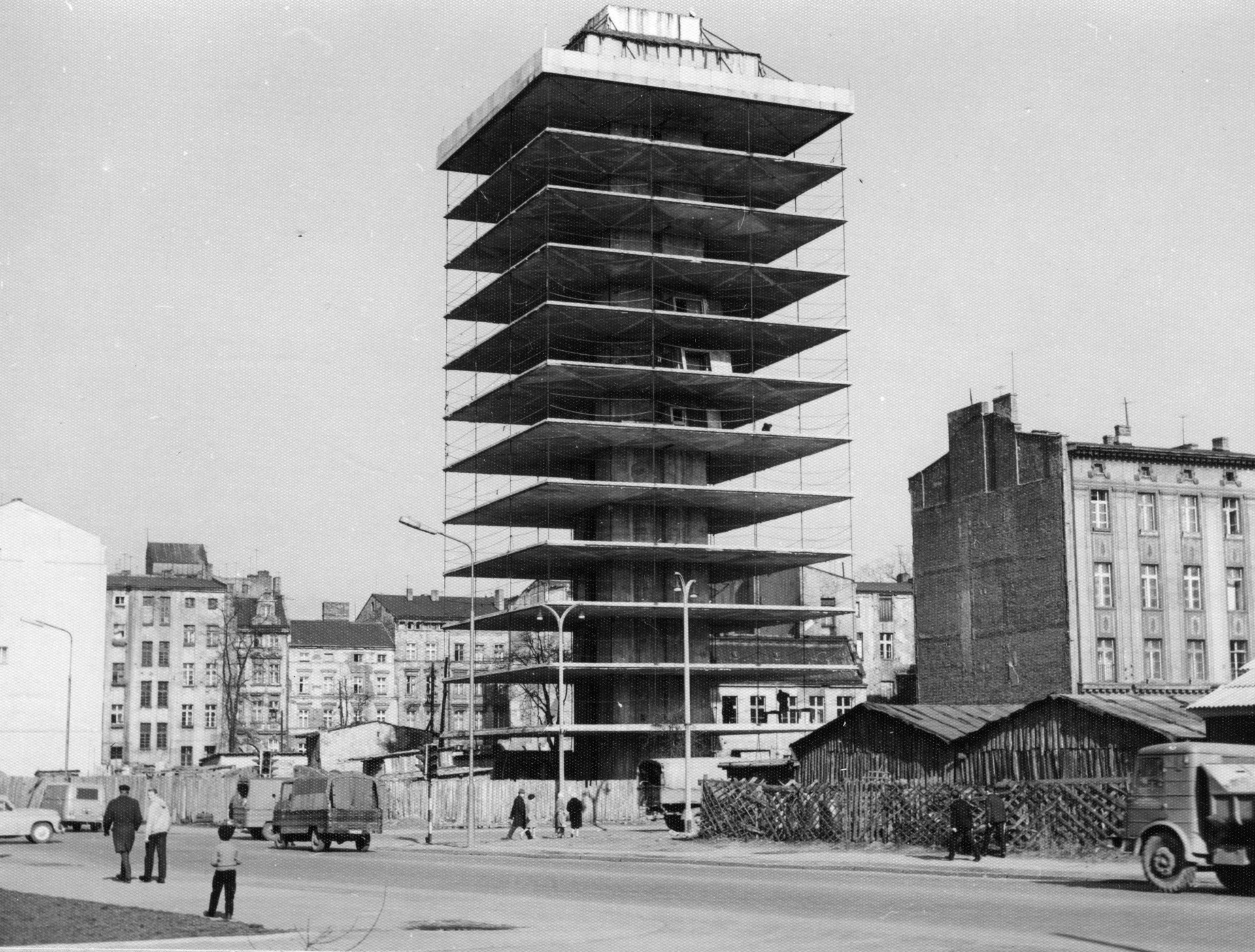 <p>Tak powstawał Trzonolinowiec, zdjęcie z lat 60. XX w.</p>