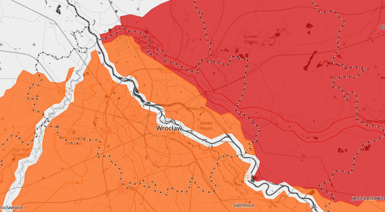 Kolorem czerwonym oznaczony jest obszar 3. stopnia zagrożenia hydrologicznego, a kolorem pomarańczowym - 2. stopnia.