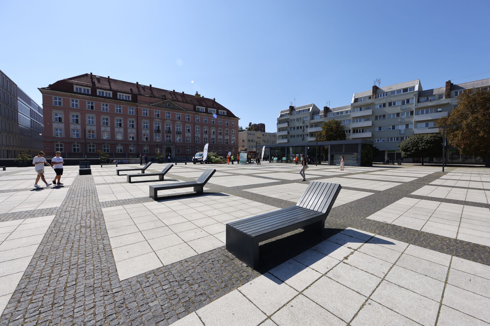 Plac Nowy Targ przed zazielenieniem.