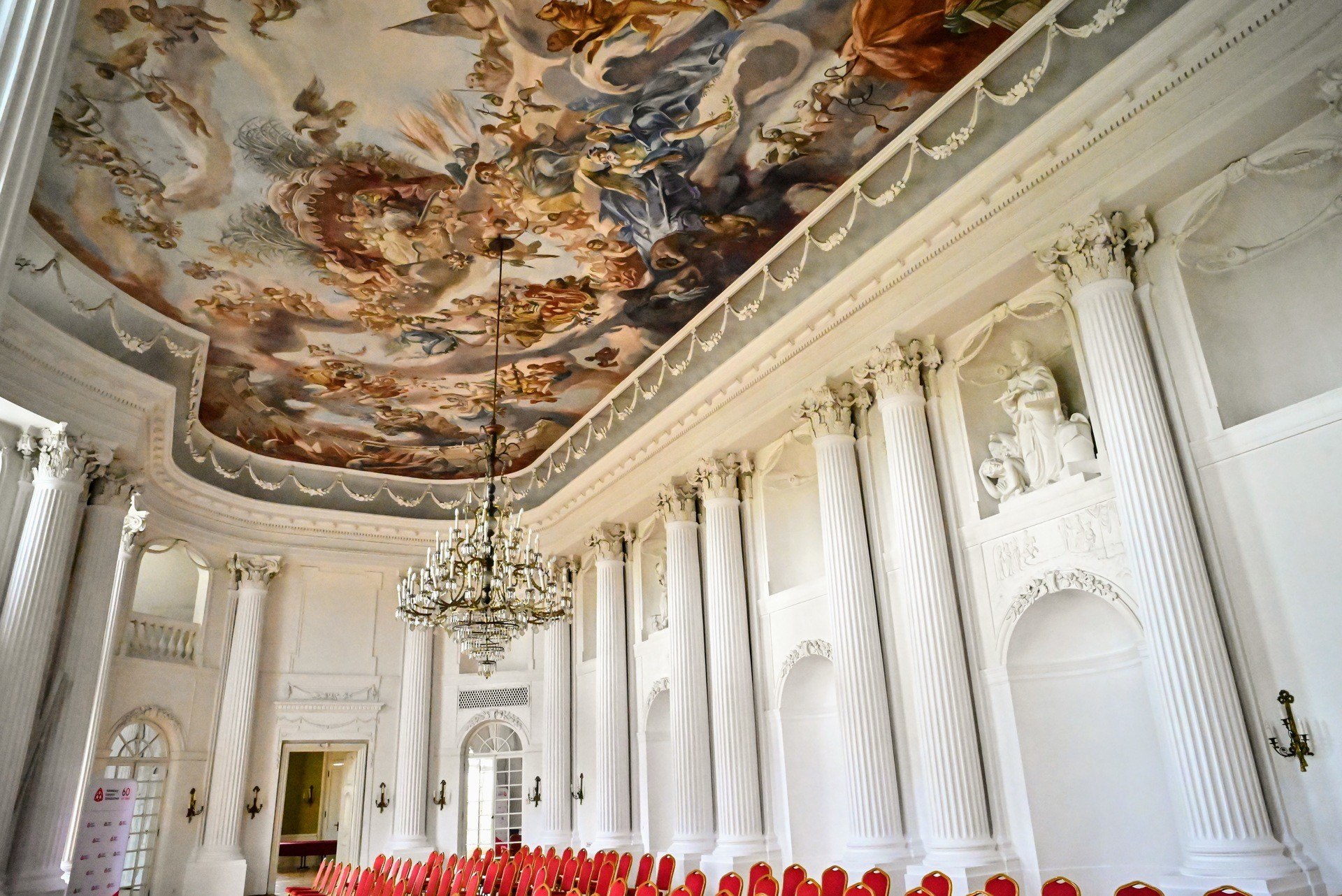 Sala balowa zamku w Rydzynie.