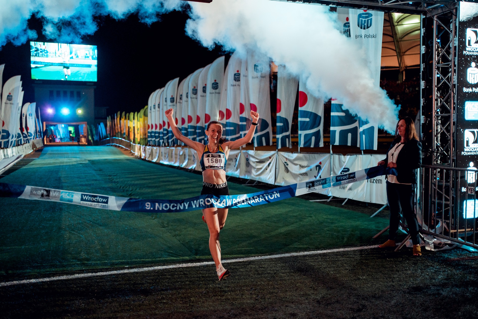 Uczestnicy 9. PKO Nocnego Wrocław Półmaratonu