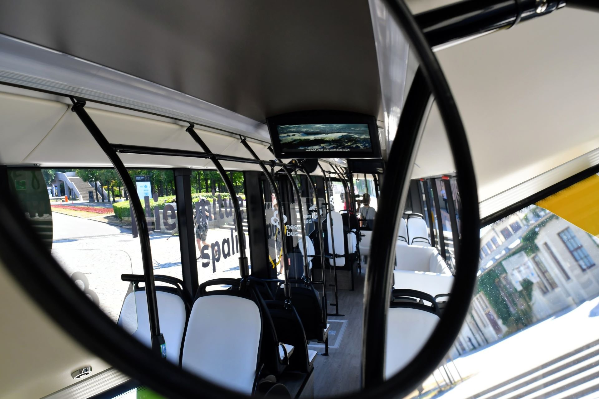 Wnętrze Nesobusa, autobusu wodorowego testowanego przez MPK Wrocław