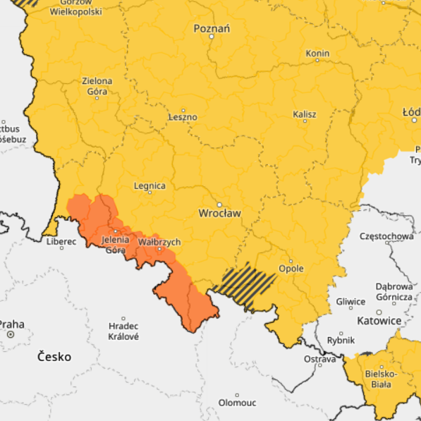 Na mapie południowo-zachodniej Polski żółtym kolorem zaznaczony jest obszar, na którym obowiązuje alert 1. stopnia. Kolor pomarańczowy oznacza 2. stopień