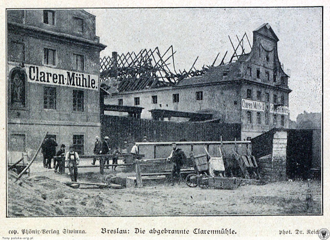 Nocą 7 lipca 1907 wybuchł pożar w młynach św. Klary. Spłonął dach jednego z budynków młyna (Clarenmühle II). Zdjęcie archiwalne