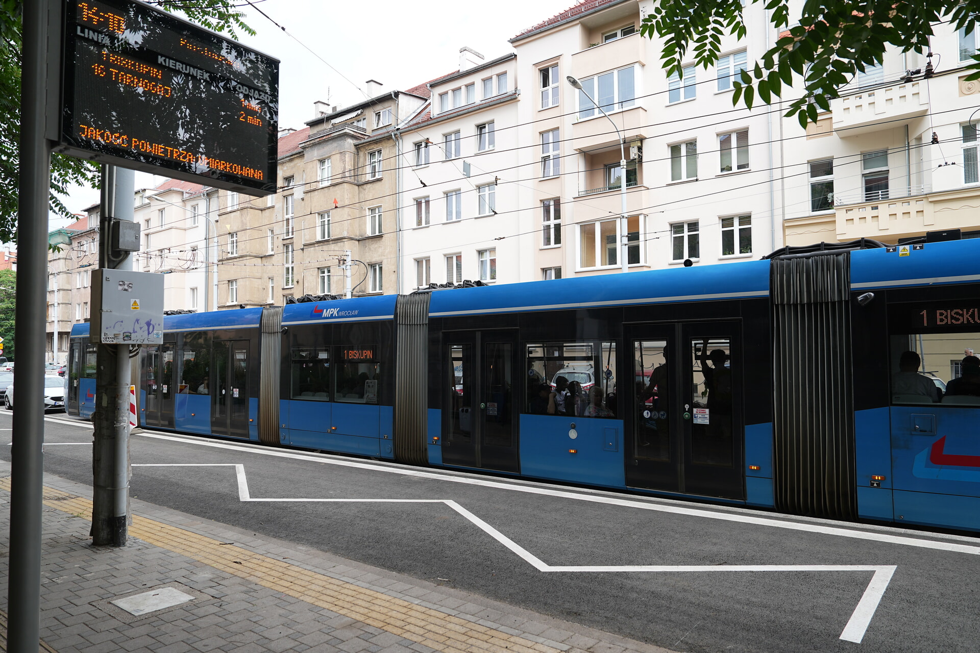 Przystanki wiedeńskie przy skrzyżowaniu ulic Sienkiewicza i Piastowskiej w przeddzień uruchomienia