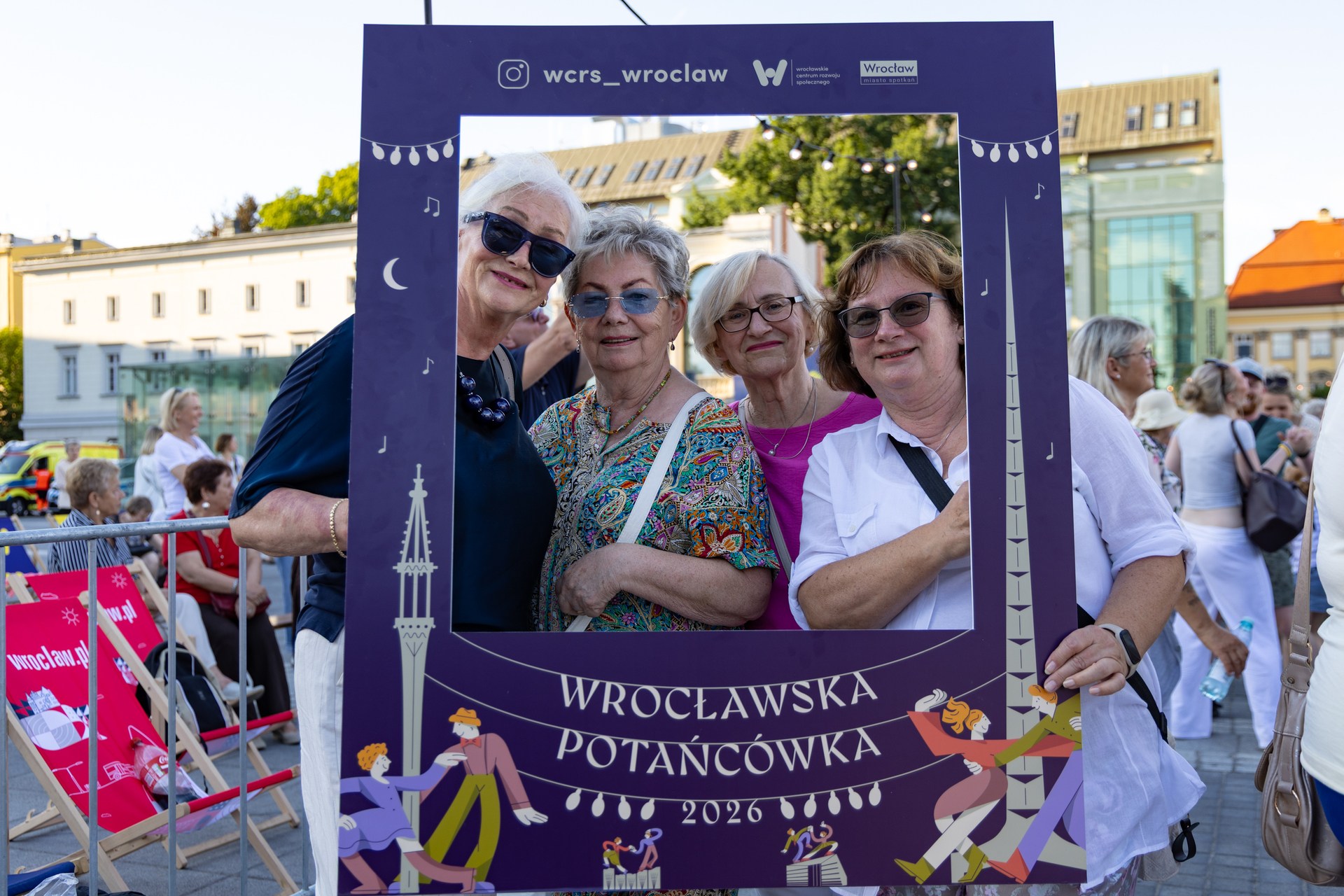 Powiększ obraz: Sobota 11 lipca – Wrocławska potańcówka na Placu Wolności przez NFM rozpoczęła się lekcją tańca West Coast Swing