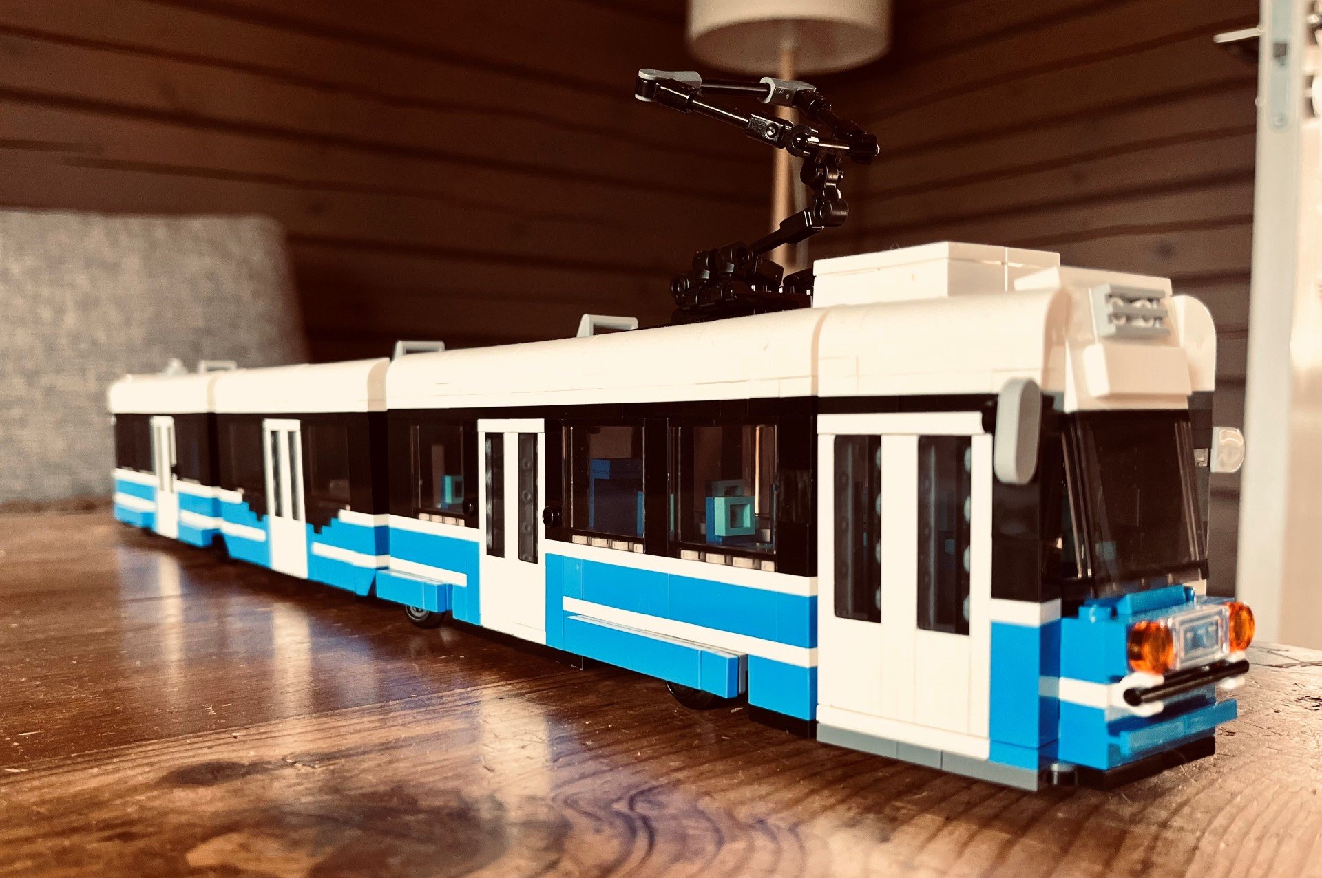 Powiększ obraz: Protram 205 WrAs z klocków Lego zaprojektowany i wykonany przez Jana Mizgalskiego