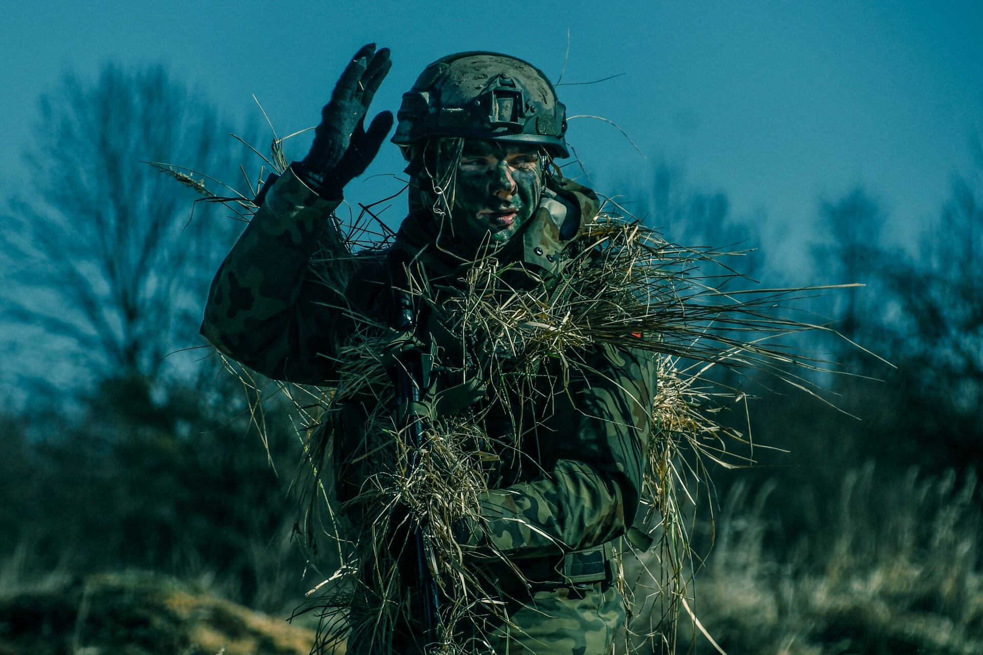 Powiększ obraz: Szkolenie zorganizowane przez żołnierzy 10 Wrocławskiej Brygady Łączności dla wałbrzyskich licealistów