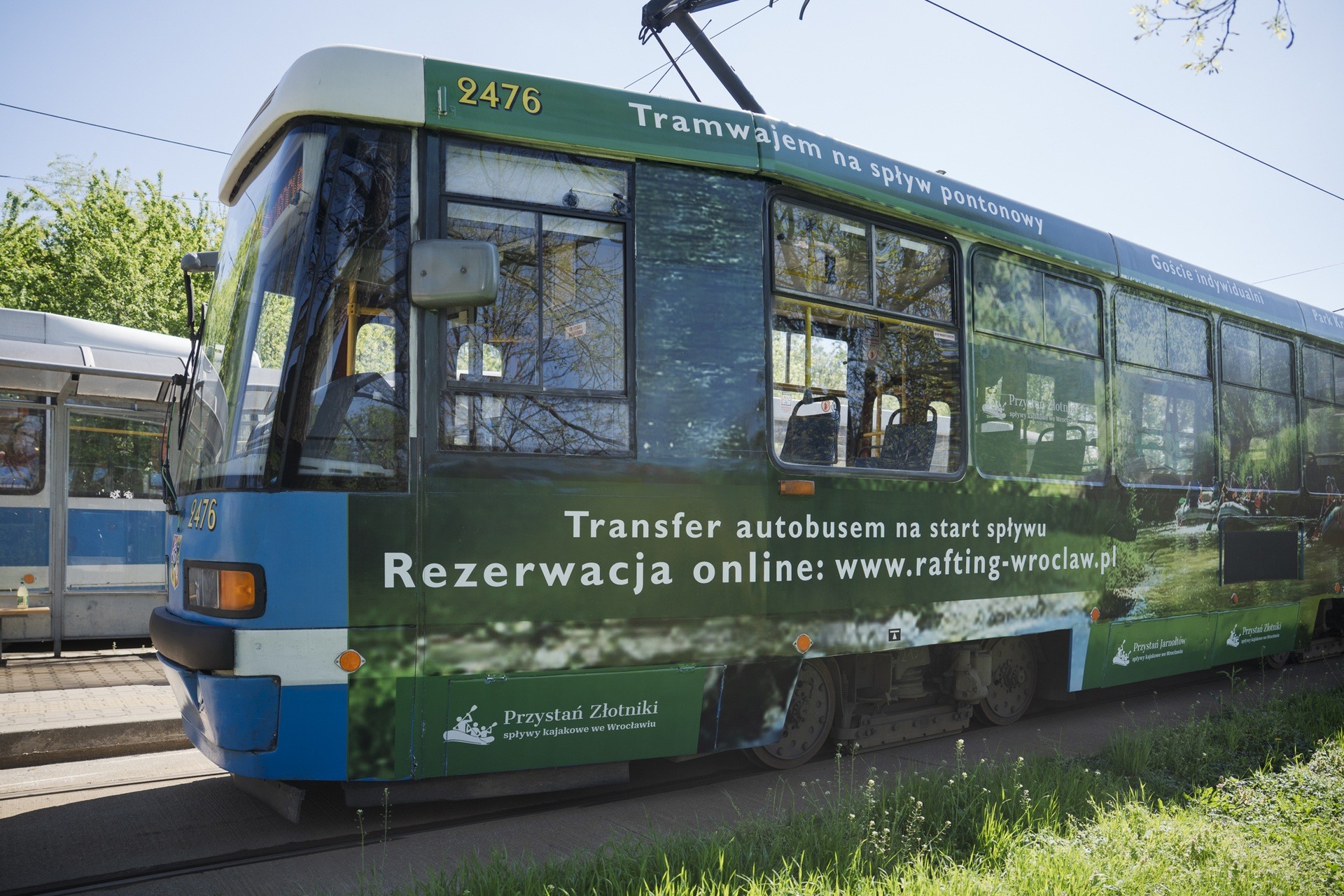 Powiększ obraz: Tramwaj promujący Leśnicę i spływy kajakowe oraz pontonowe
