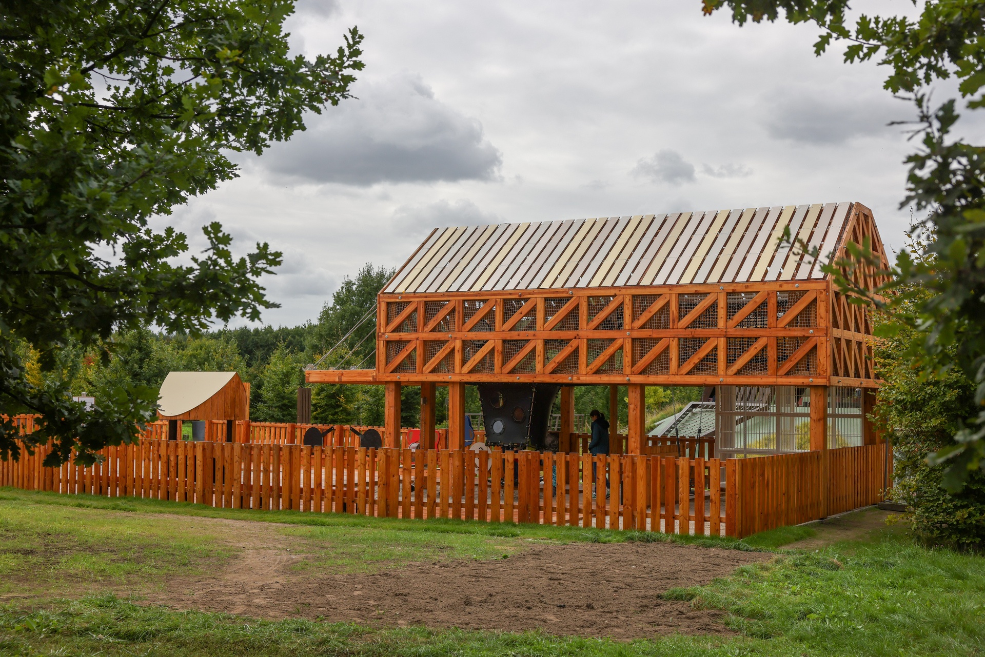 Powiększ obraz: Plac zabaw