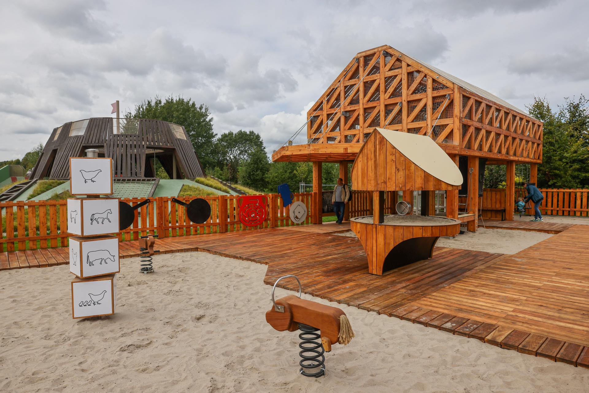 Powiększ obraz: Plac zabaw