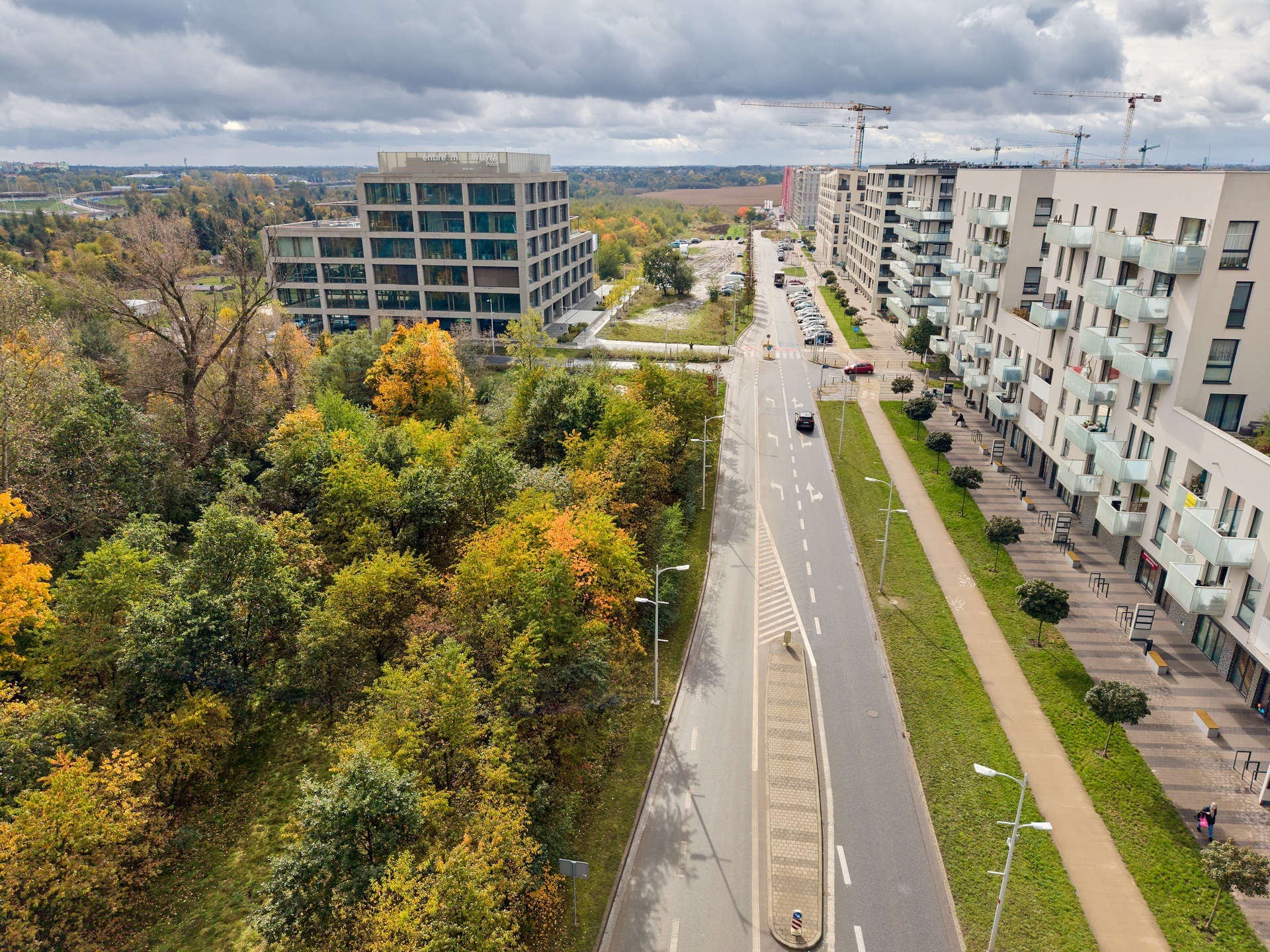 Powiększ obraz: Aleja Architektów. Po lewej stronie drogi biec będzie torowisko