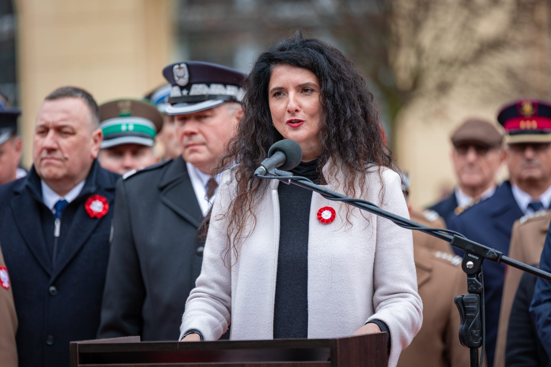 Powiększ obraz: Oficjalne obchody Święta Niepodległości na wrocławskim Rynku. Przemówienie wojewody Anny Żabskiej