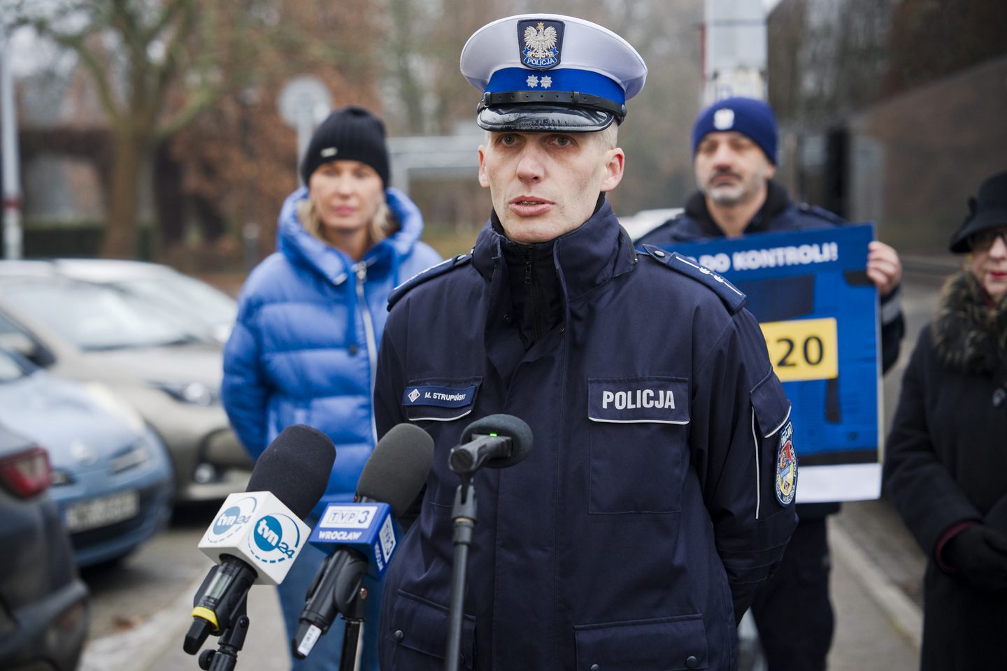 Powiększ obraz: aspirant Mateusz Strupiński z Wydziału Ruchu Drogowego KMP we Wrocławiu