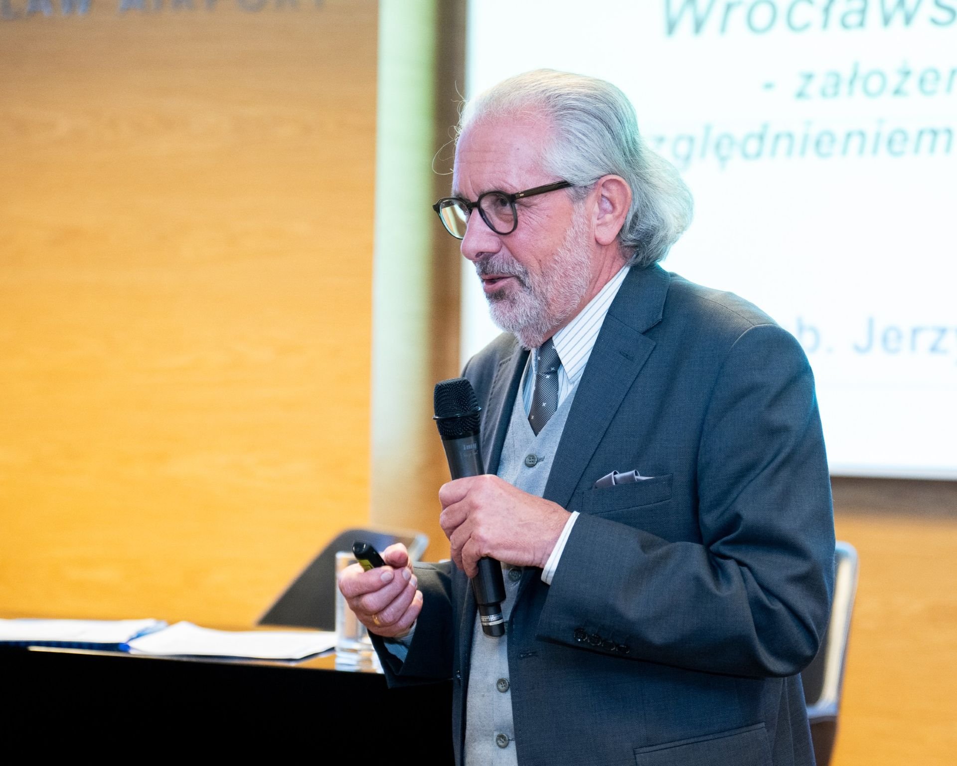 Powiększ obraz: Jerzy Korczak, profesor Uniwersytetu WSB Merito, autor projektu ustawy o WrOM