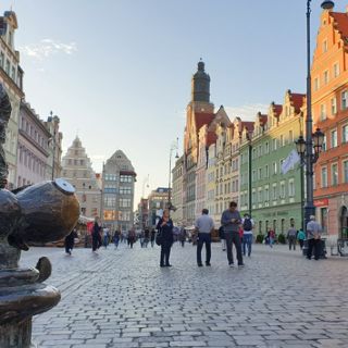 Zdjęcie wydarzenia „Szlakiem krasnali po Wrocławiu“ – spacer z mapką i słodkim prezentem. Zwiedzanie z licencjonowanym przewodnikiem 2 h.