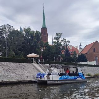 Statek Viking oraz katamaran Viper