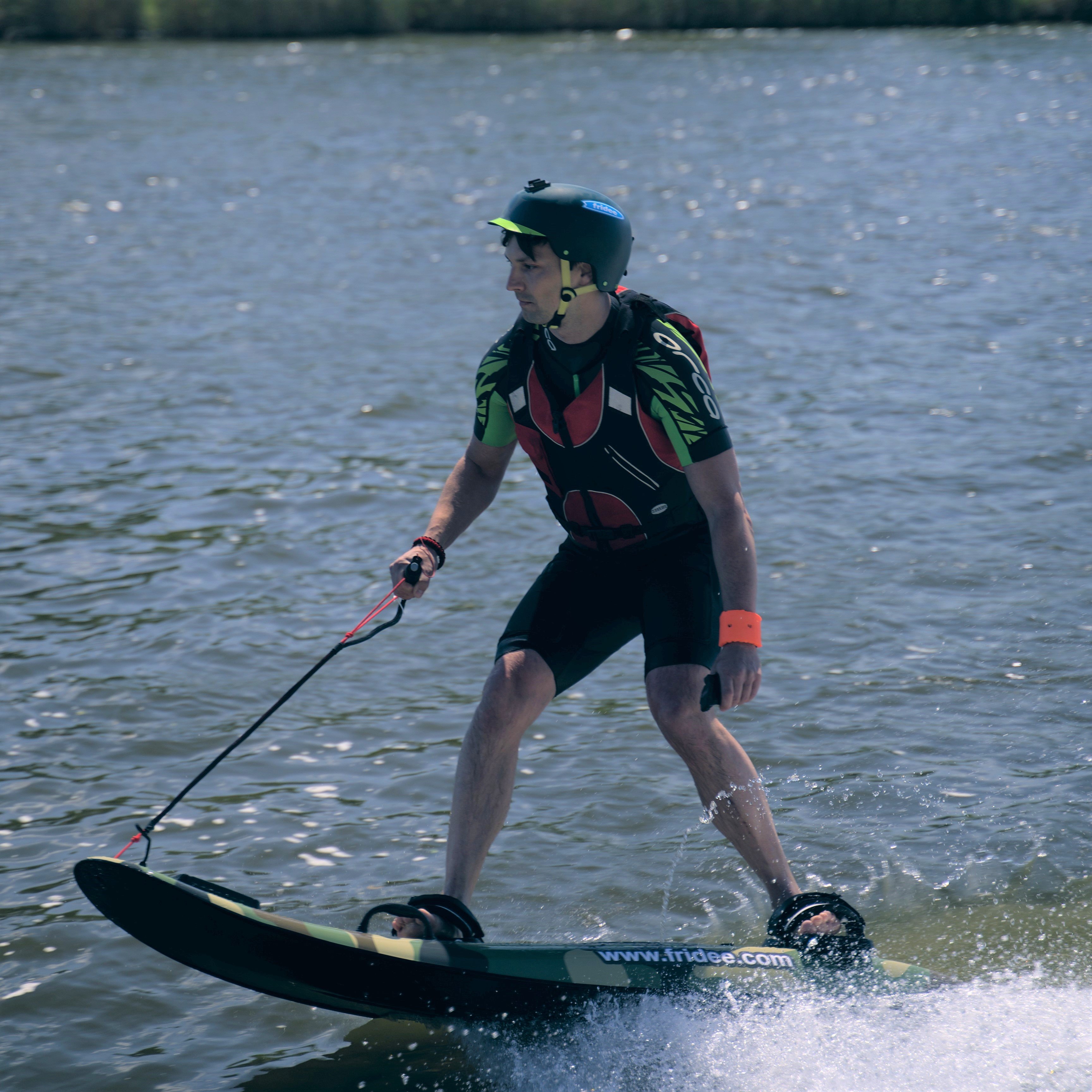 Jetsurfing – deska surfingowa z napędem na Odrze we Wrocławiu