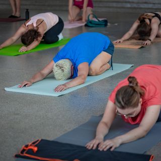 Zdjęcie wydarzenia Sportowa sobota: Hatha Joga [Lato na Pergoli 2025]