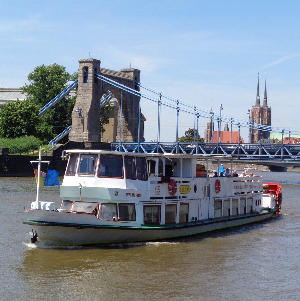 Boat rides down the River Oder