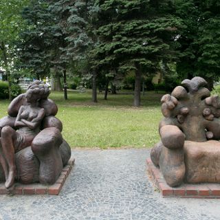 Skulptur des Wartens - die Sessel im Słowacki-Park