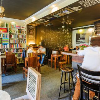 Cocofli – books art cafe wine bar