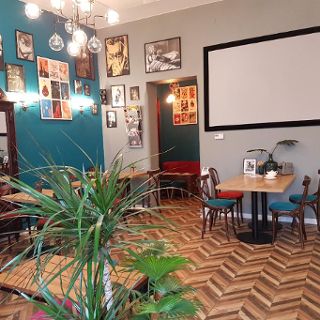 Cosy film cafe