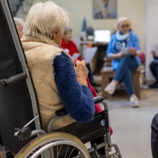 Zdjęcie wydarzenia Sprawne ręce – ćwiczenia dla dłoni i palców [Wrocławskie Dni Seniora 2025]