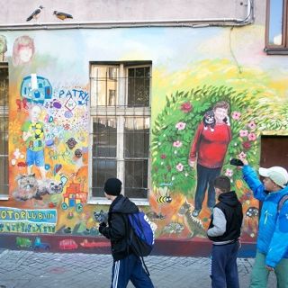 Patio de colores en ul. Roosevelta en el barrio de Nadodrze