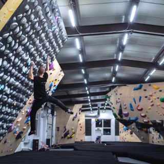 Ścianka wspinaczkowa Flow Climbing Space