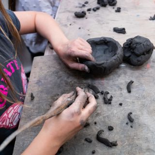 Zdjęcie wydarzenia Urodzinowy kubek | warsztaty ceramiczne
