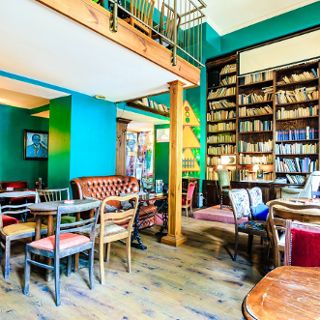 Pub & cafetería Literatka